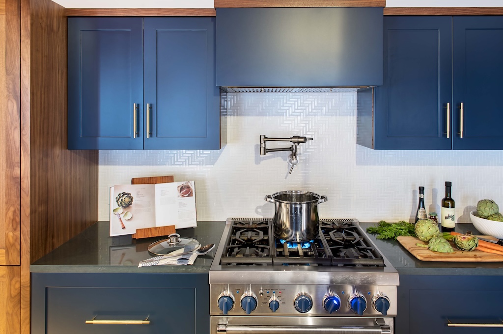 Amy Lynn Interiors Boston Wormwood 22